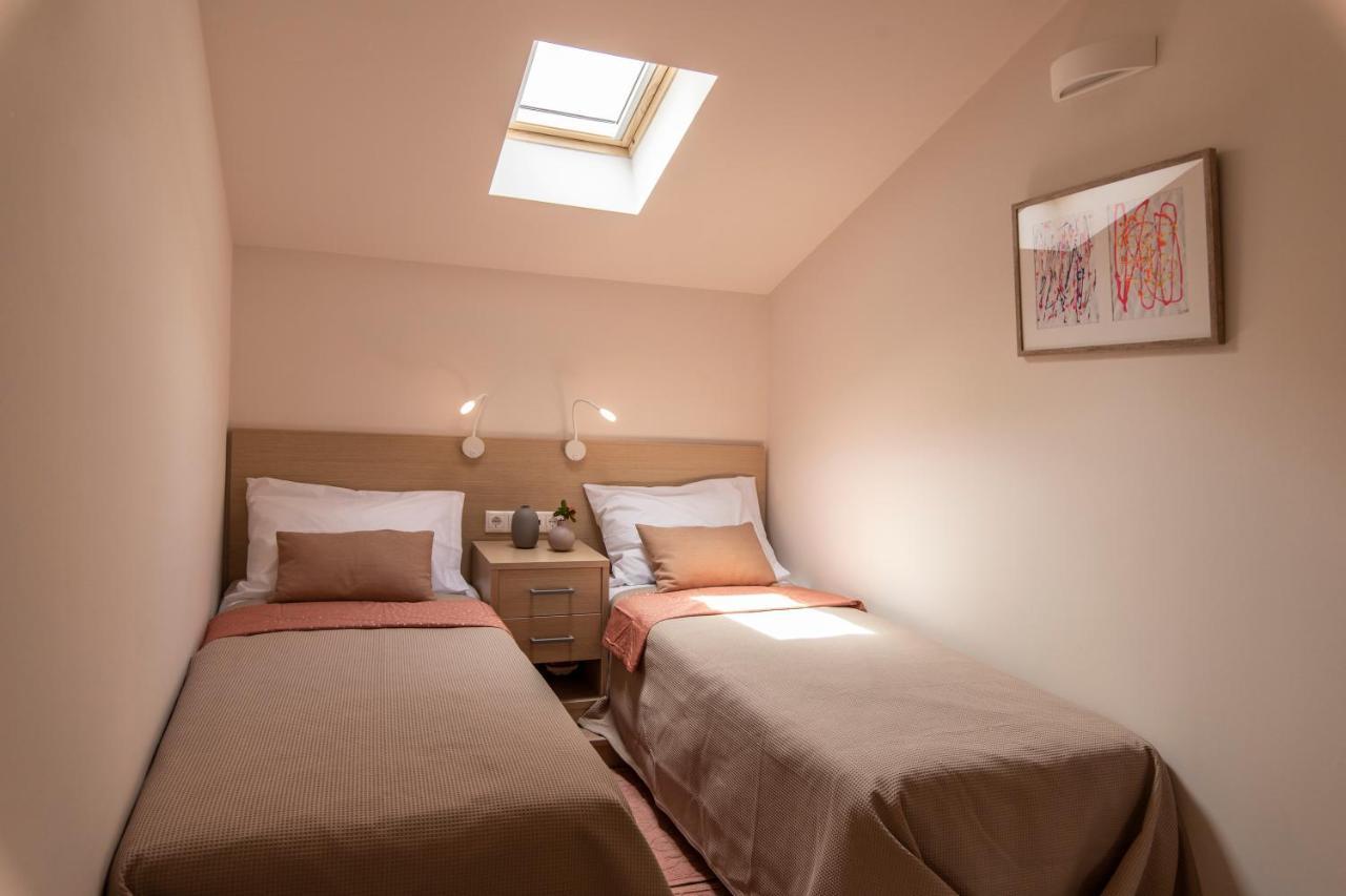 Gallery Suites & Residences Piraeus Luaran gambar